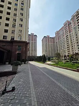 Satılır 4 otaqlı mənzil 165 m²