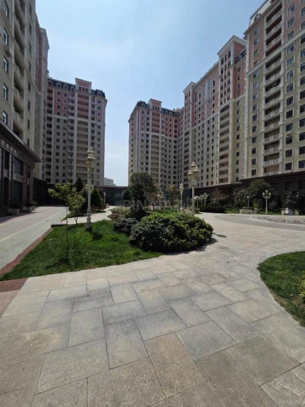Satılır 4 otaqlı mənzil 165 m²