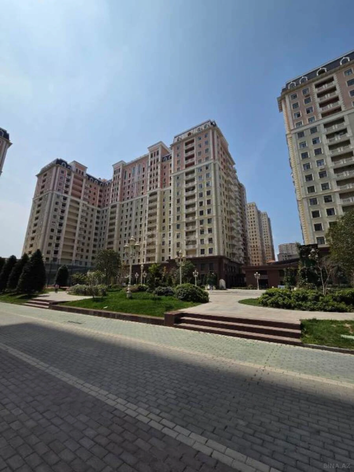 Satılır 4 otaqlı mənzil 165 m²