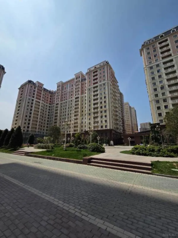 Satılır 4 otaqlı mənzil 165 m²