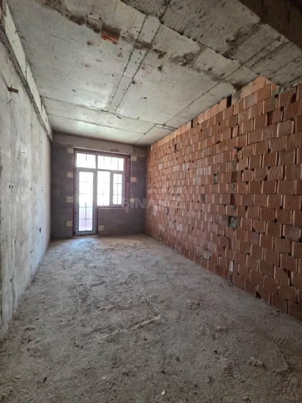Satılır 4 otaqlı mənzil 165 m²