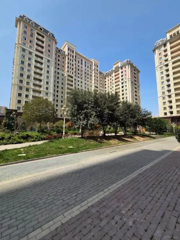 Satılır 4 otaqlı mənzil 165 m²