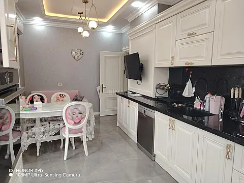 Kirayə verilir 2 otaqlı mənzil 117 m²