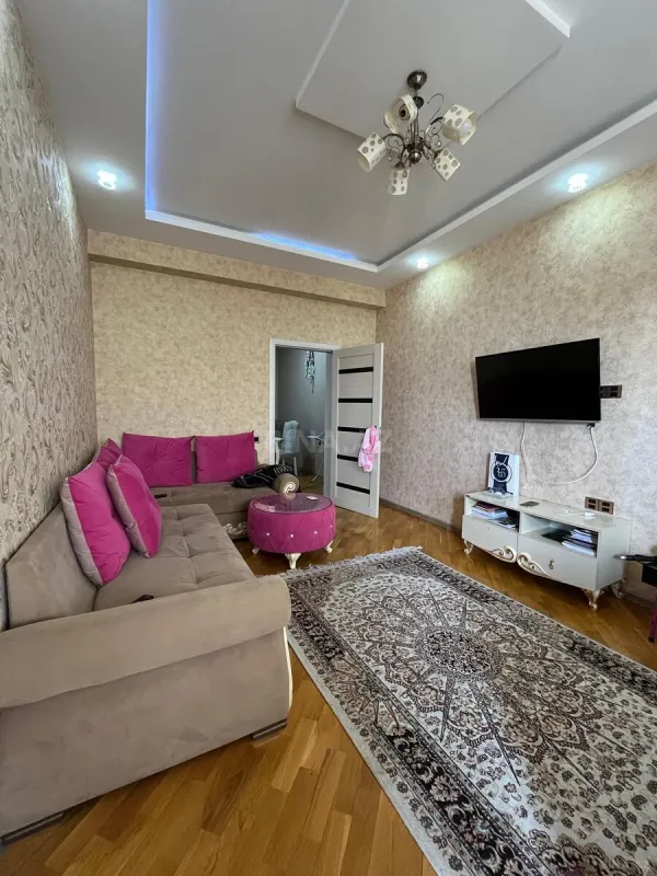 Satılır 2 otaqlı mənzil 70 m²