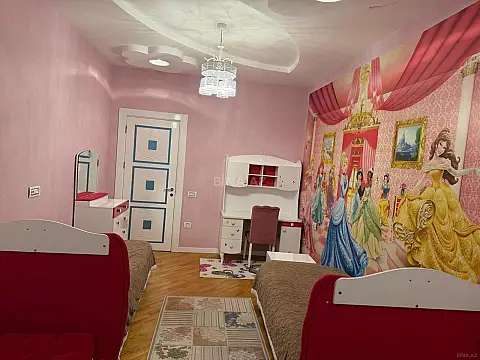 Kirayə verilir 3 otaqlı mənzil 145 m²