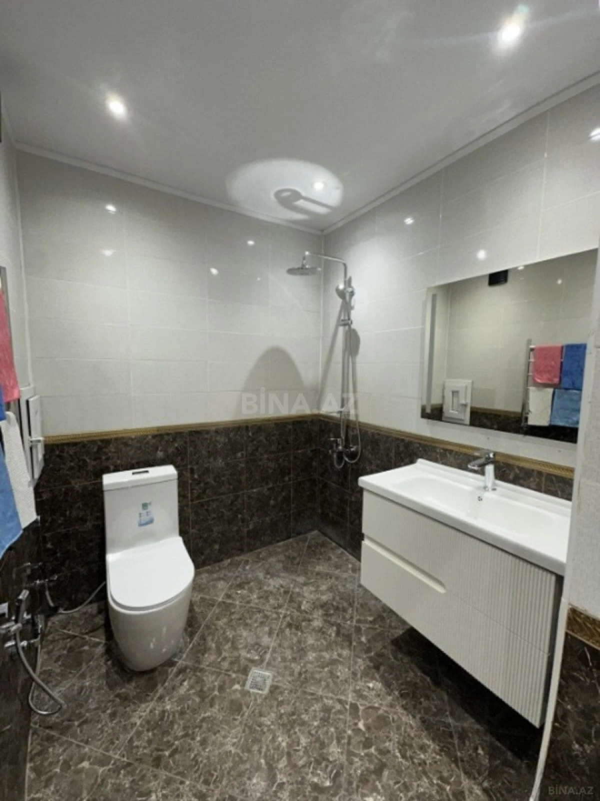 Kirayə verilir 2 otaqlı mənzil 75 m²