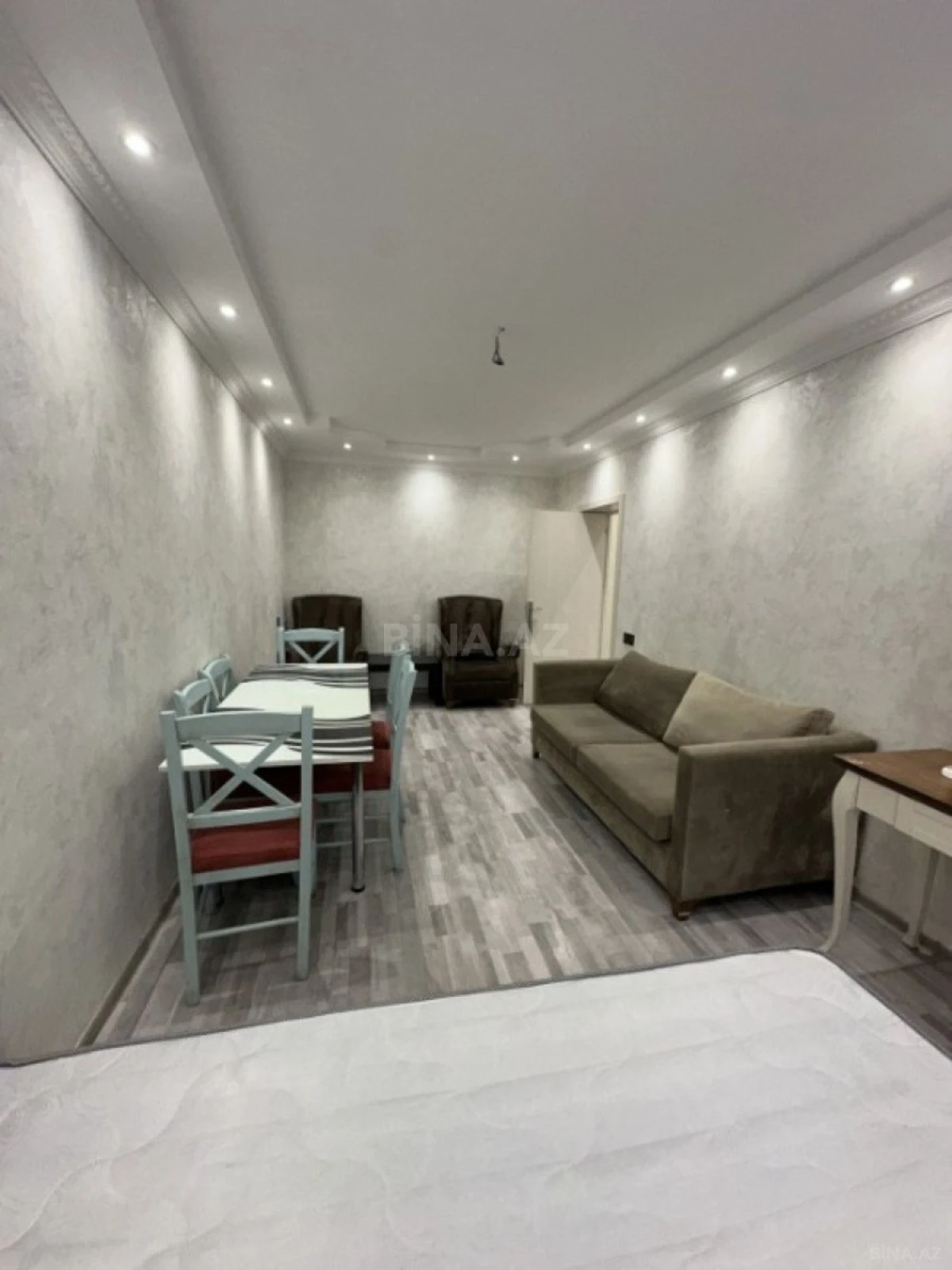 Kirayə verilir 2 otaqlı mənzil 75 m²