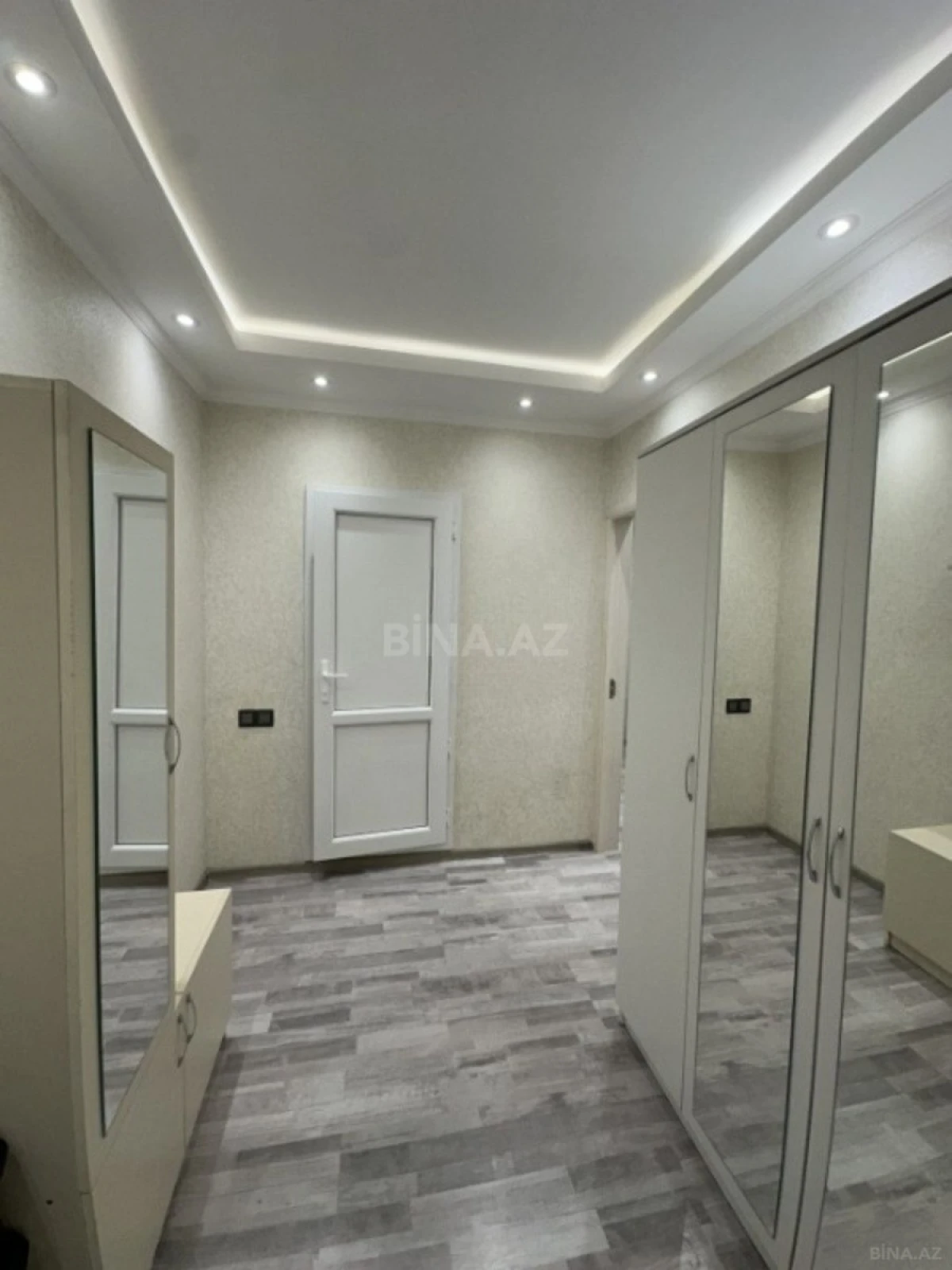 Kirayə verilir 2 otaqlı mənzil 75 m²