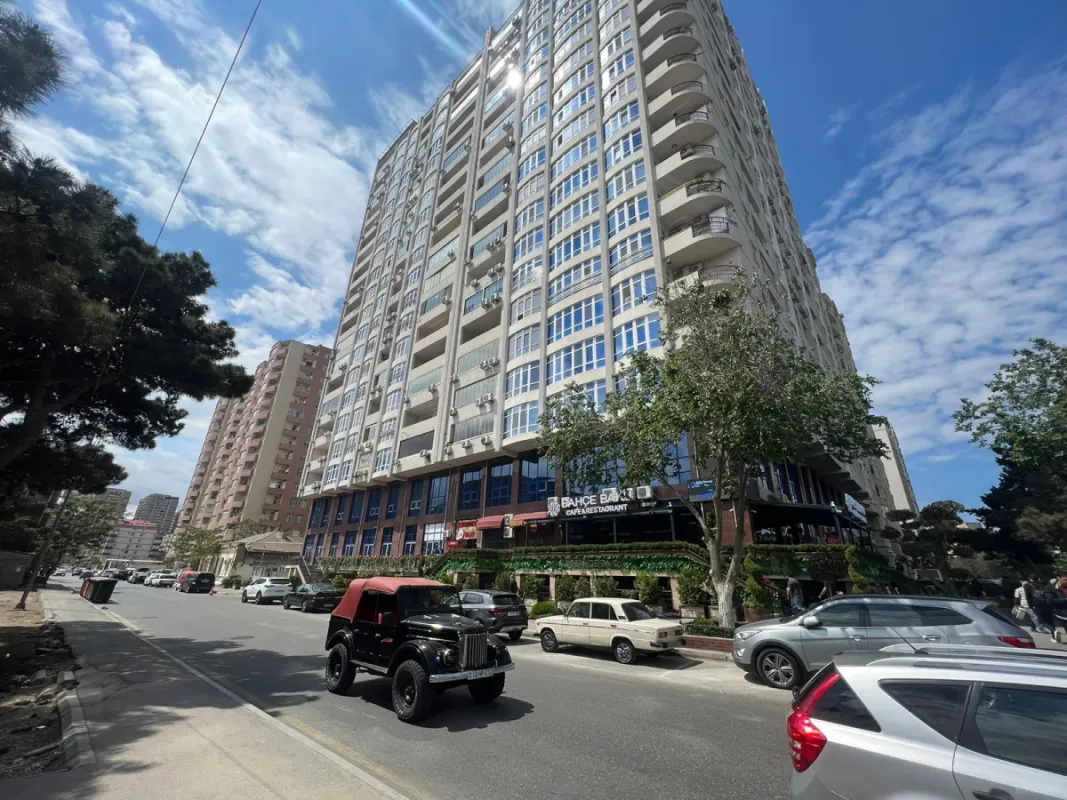 Satılır 3 otaqlı mənzil 162 m²