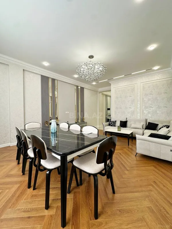 Satılır 3 otaqlı mənzil 130 m²