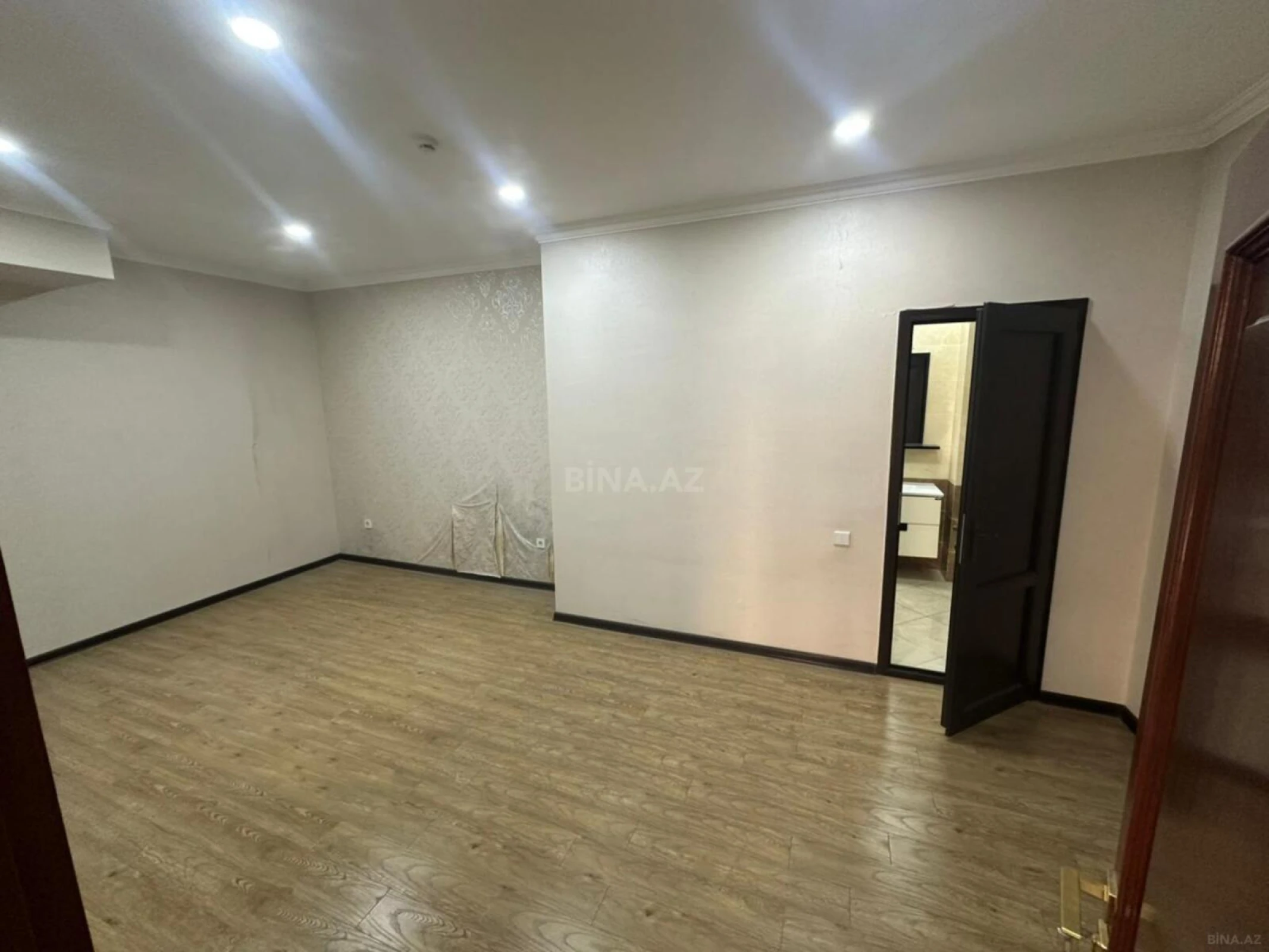 Kirayə verilir 13 otaqlı ofis 700 m²
