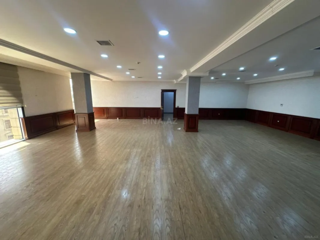 Kirayə verilir 13 otaqlı ofis 700 m²