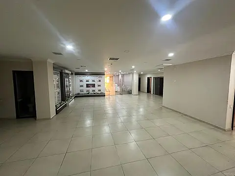 Kirayə verilir 13 otaqlı ofis 700 m²