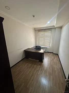 Kirayə verilir 13 otaqlı ofis 700 m²