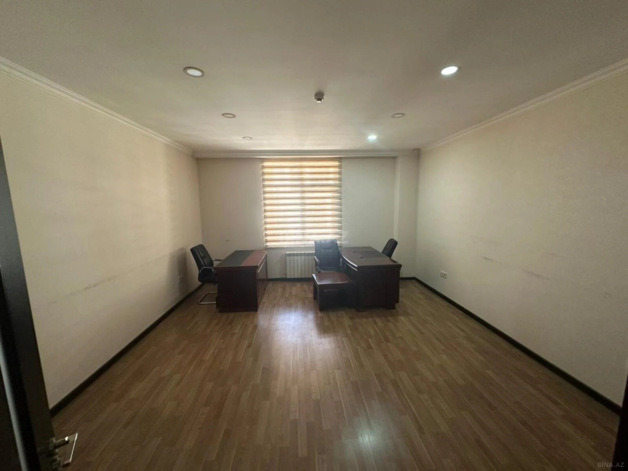 Kirayə verilir 13 otaqlı ofis 700 m²