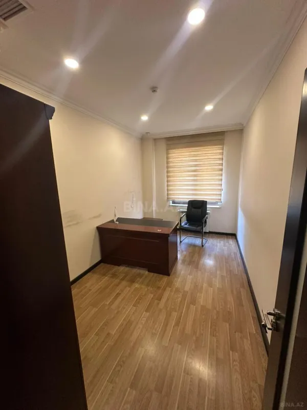 Kirayə verilir 13 otaqlı ofis 700 m²