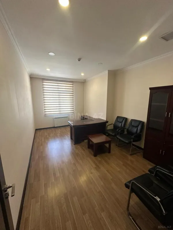 Kirayə verilir 13 otaqlı ofis 700 m²
