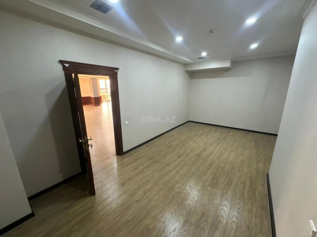 Kirayə verilir 13 otaqlı ofis 700 m²