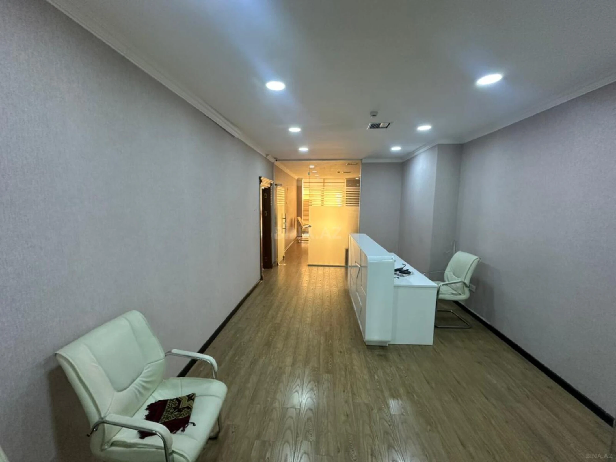 Kirayə verilir 13 otaqlı ofis 700 m²