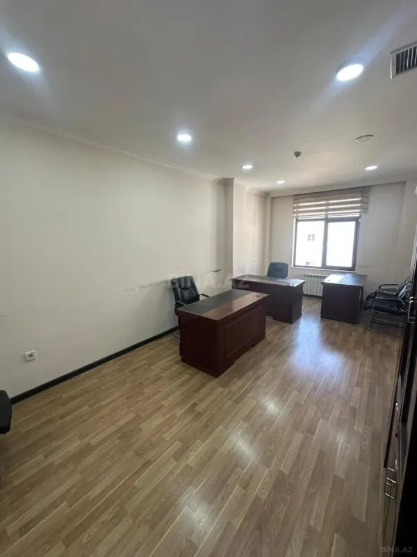 Kirayə verilir 13 otaqlı ofis 700 m²