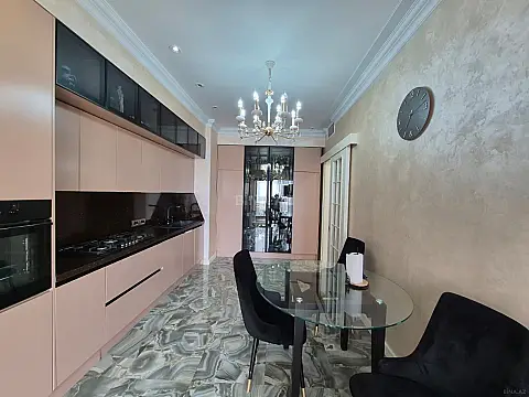 Kirayə verilir 3 otaqlı mənzil 170 m²