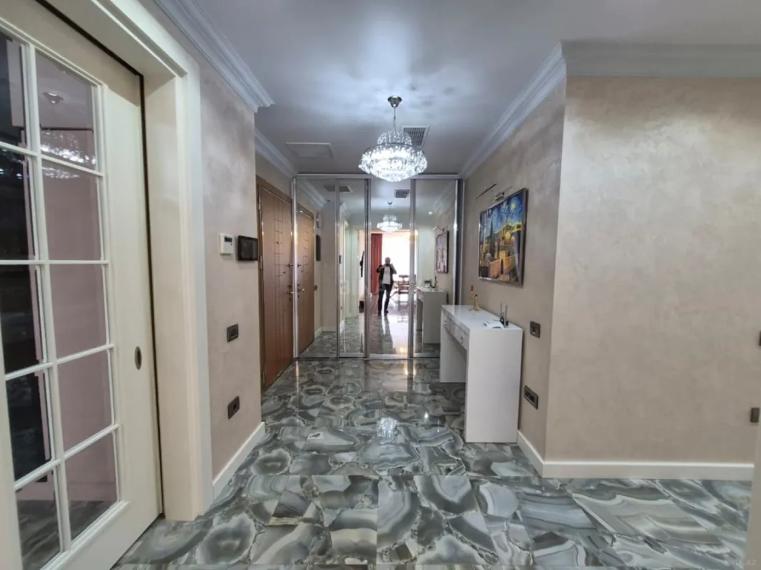Kirayə verilir 3 otaqlı mənzil 170 m²