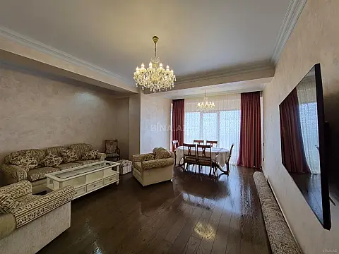 Kirayə verilir 3 otaqlı mənzil 170 m²