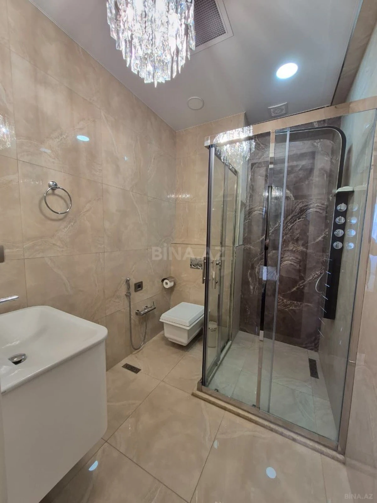 Kirayə verilir 3 otaqlı mənzil 170 m²