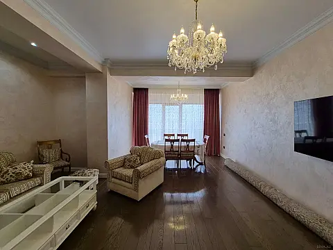 Kirayə verilir 3 otaqlı mənzil 170 m²