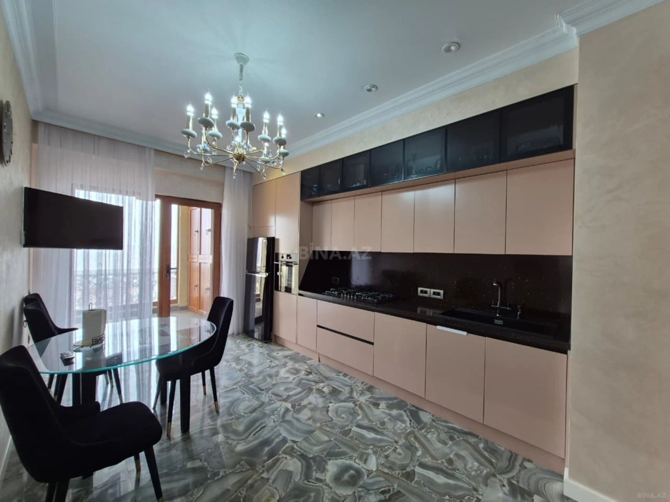 Kirayə verilir 3 otaqlı mənzil 170 m²