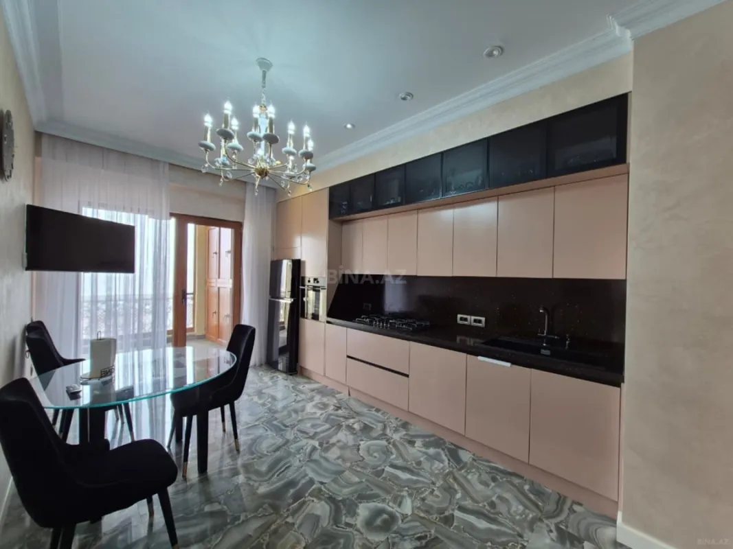Kirayə verilir 3 otaqlı mənzil 170 m²