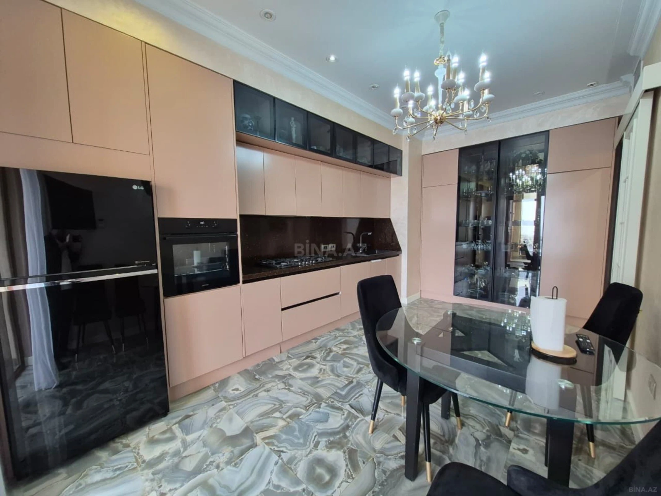 Kirayə verilir 3 otaqlı mənzil 170 m²