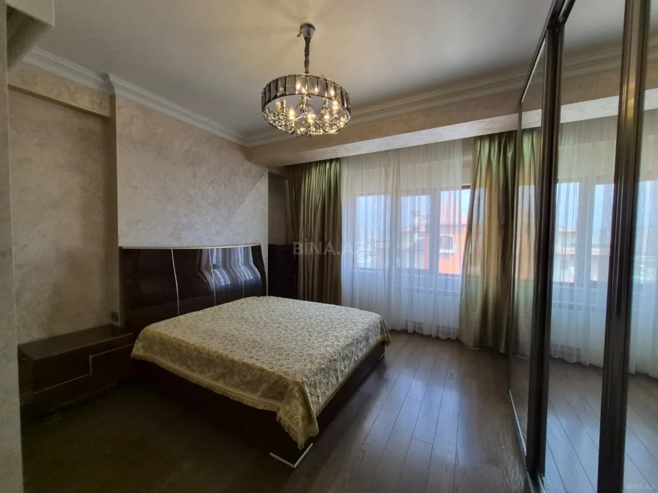 Kirayə verilir 3 otaqlı mənzil 170 m²