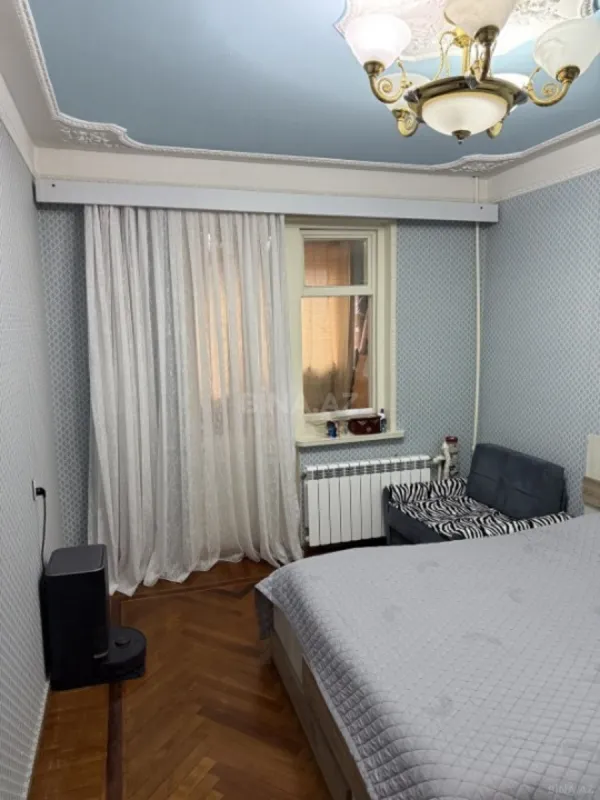 Satılır 4 otaqlı mənzil 100 m²