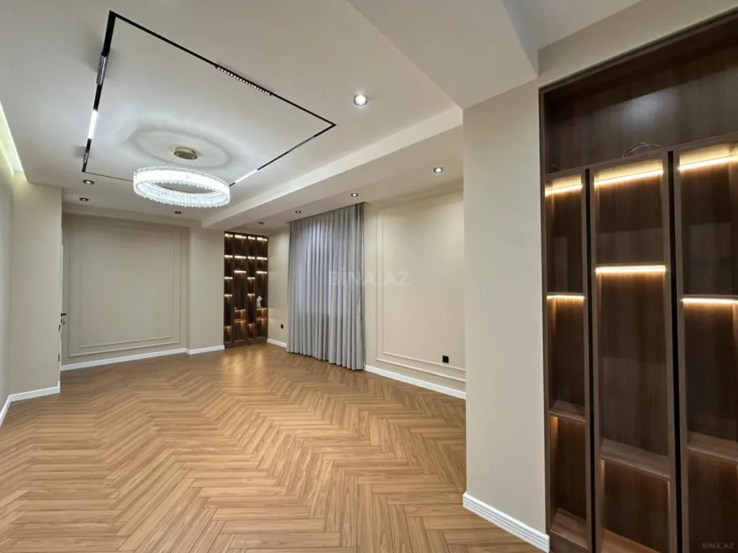 Satılır 4 otaqlı mənzil 140 m²