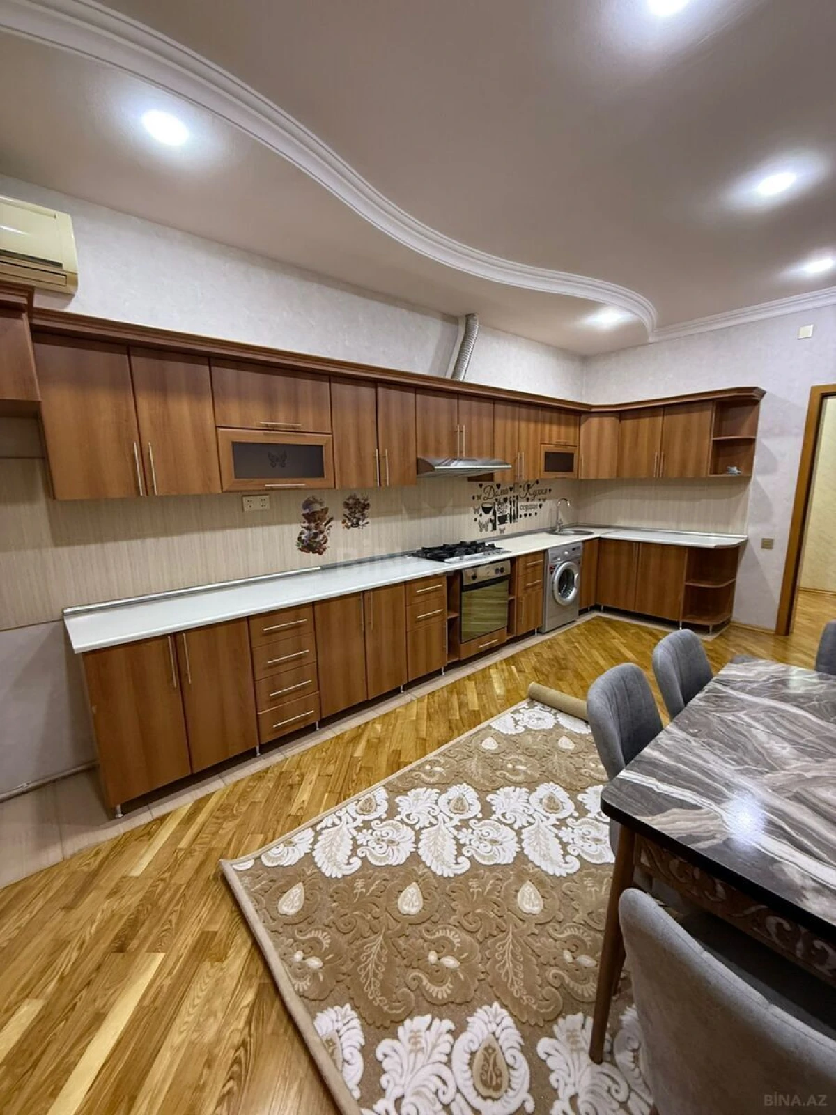 Kirayə verilir 3 otaqlı mənzil 135 m²