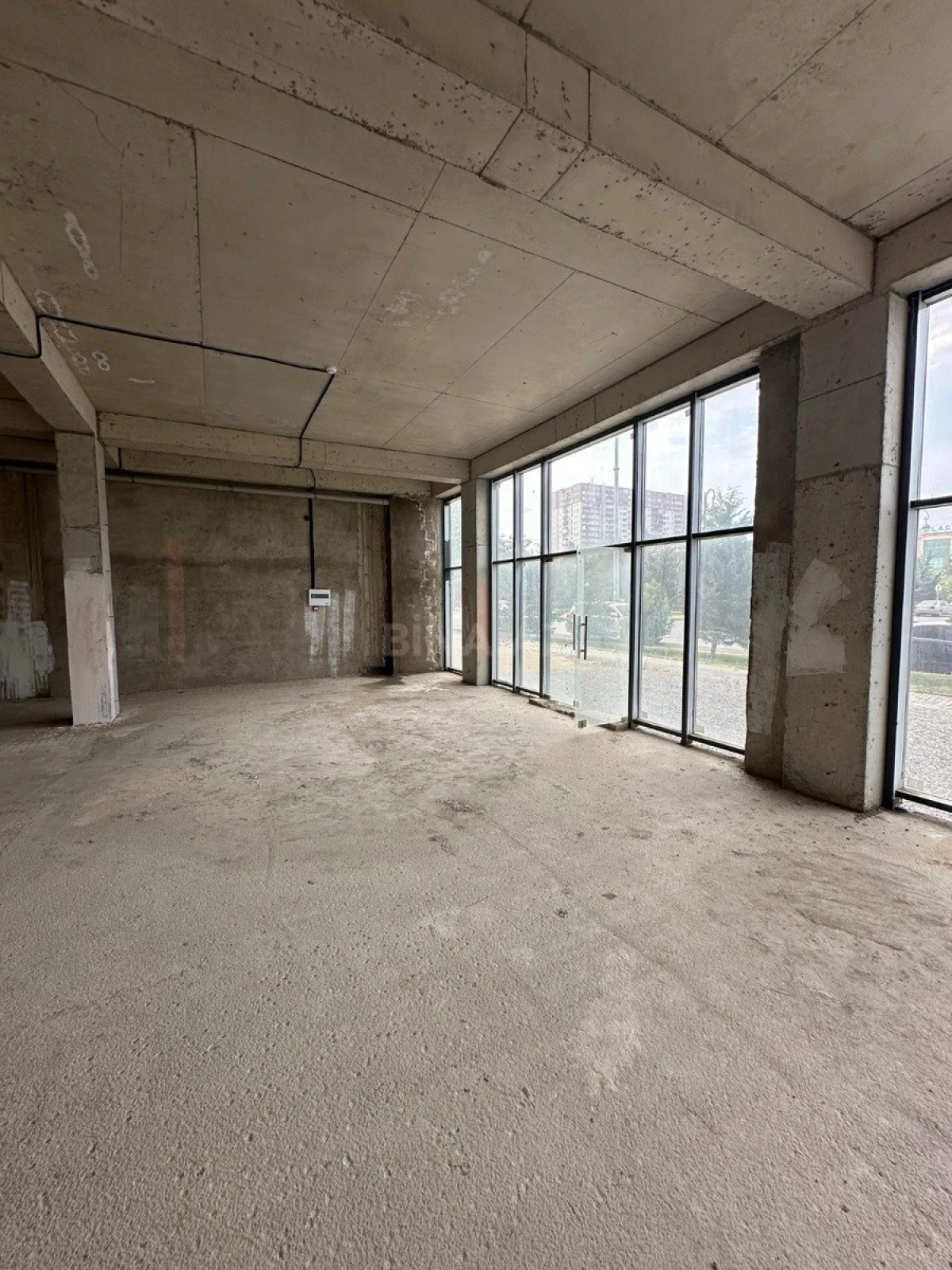 Satılır obyekt 97.2 m²