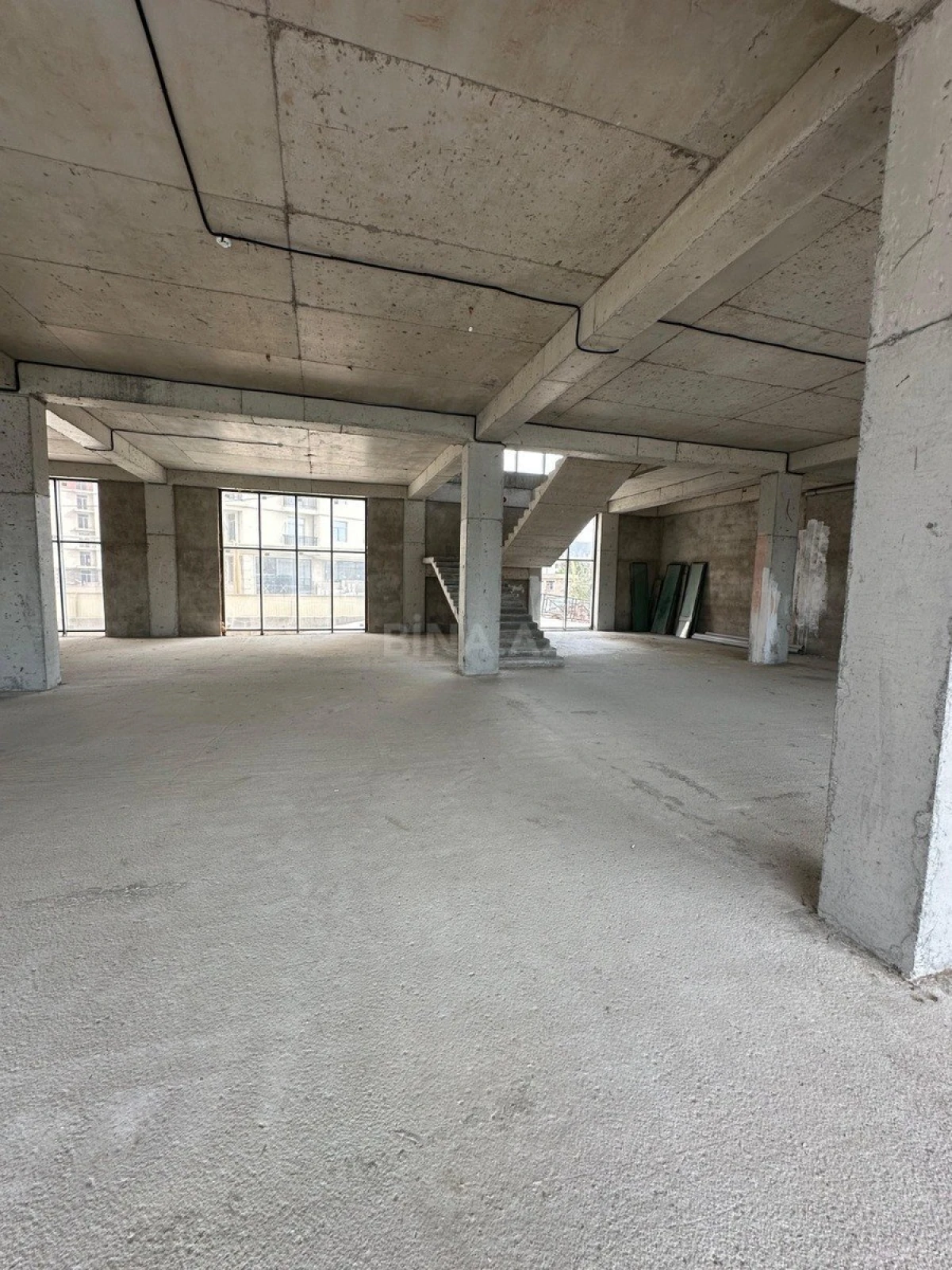 Satılır obyekt 97.2 m²