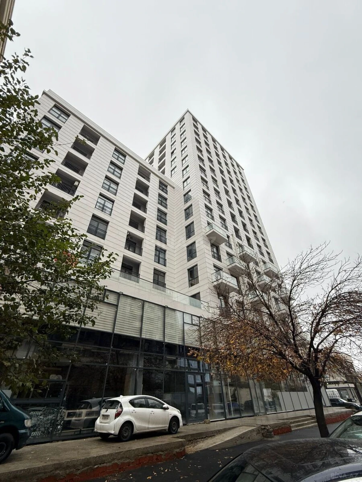 Satılır 4 otaqlı mənzil 150 m²