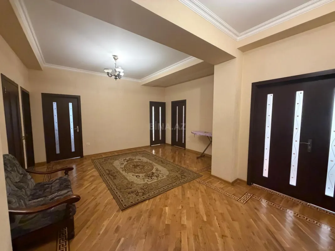 Kirayə verilir 4 otaqlı mənzil 190 m²