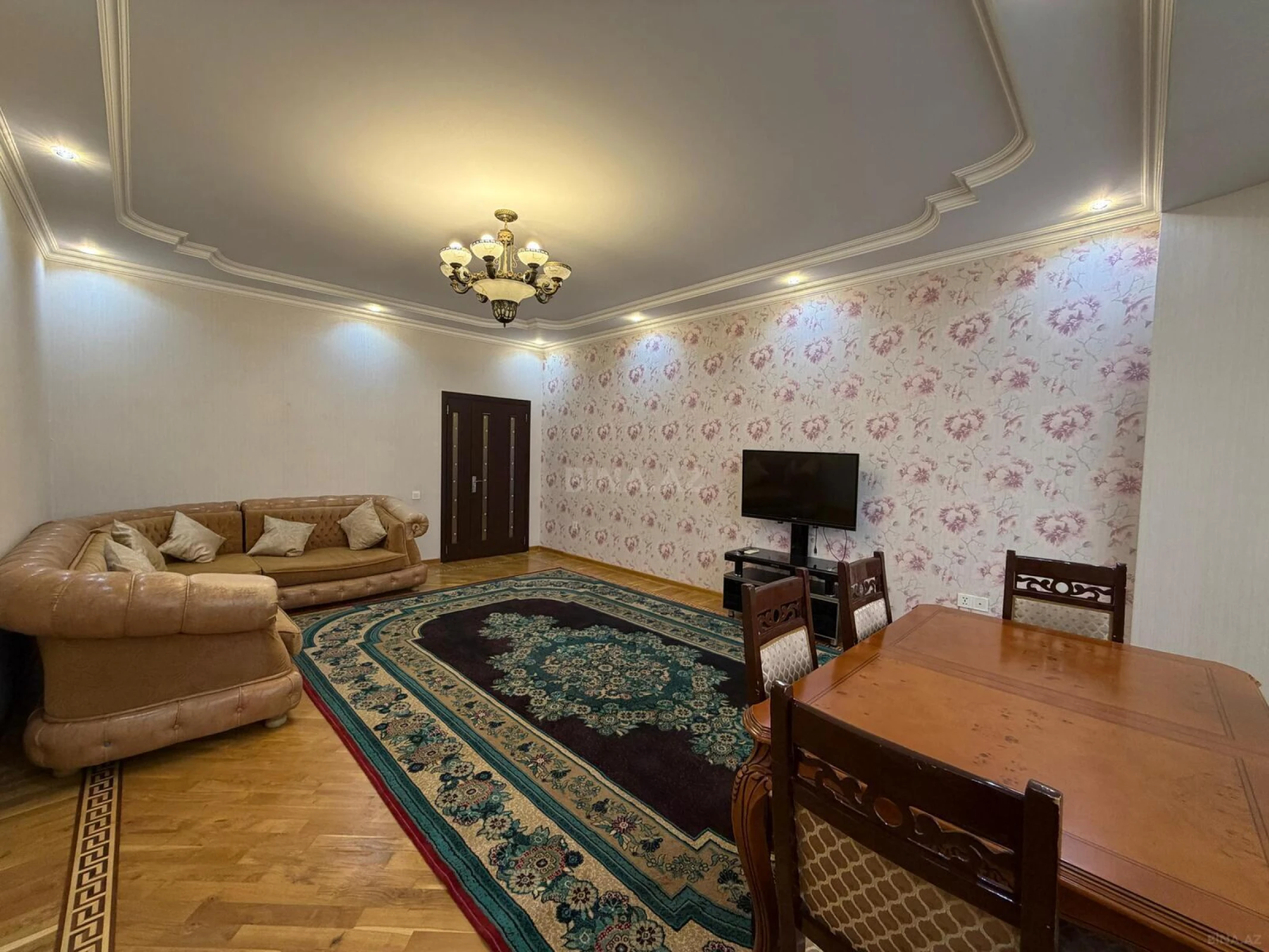 Kirayə verilir 4 otaqlı mənzil 190 m²