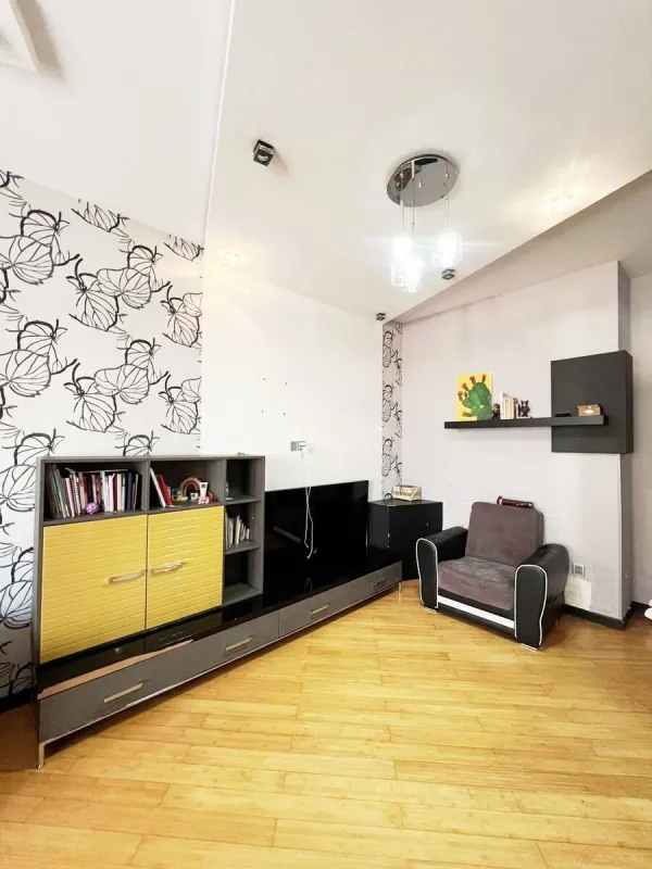 Satılır 2 otaqlı mənzil 93 m²