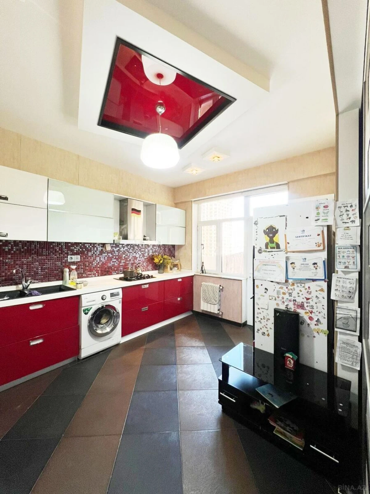 Satılır 2 otaqlı mənzil 93 m²