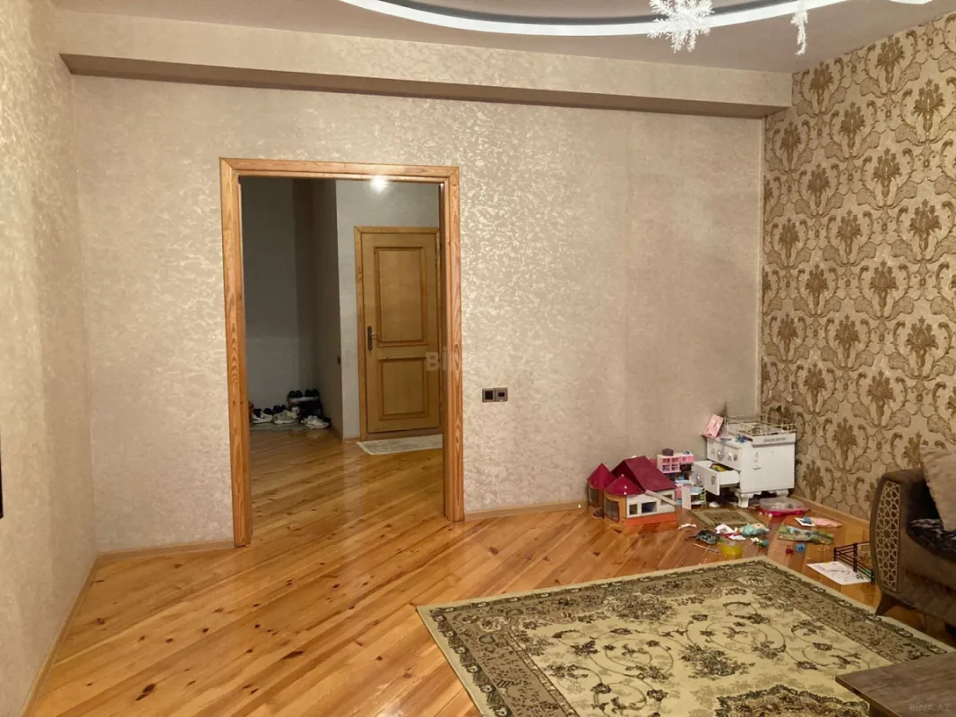 Satılır 2 otaqlı mənzil 101 m²