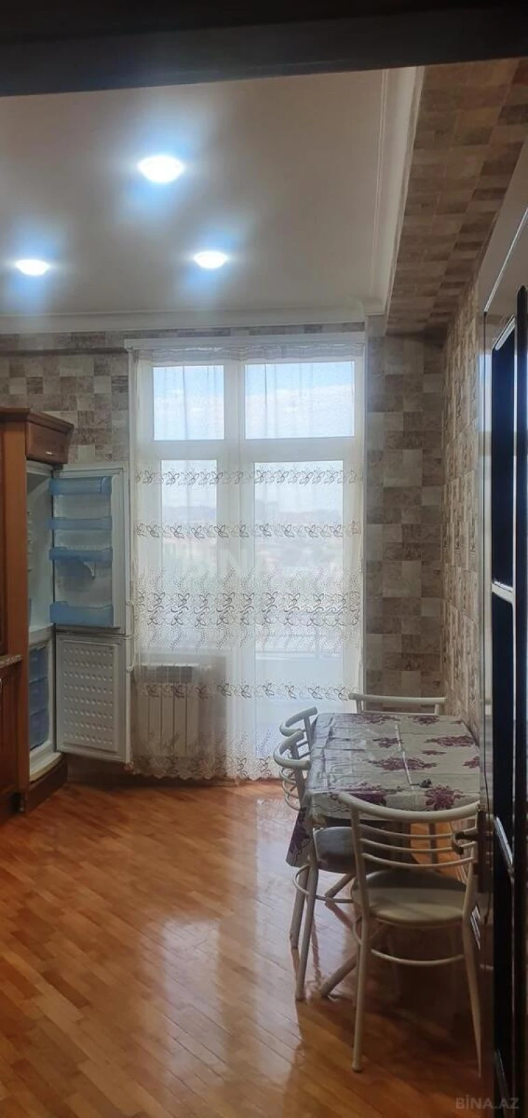 Kirayə verilir 2 otaqlı mənzil 64 m²