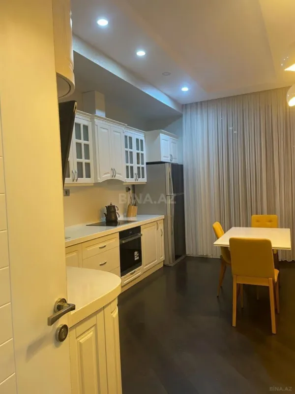Kirayə verilir 3 otaqlı mənzil 150 m²