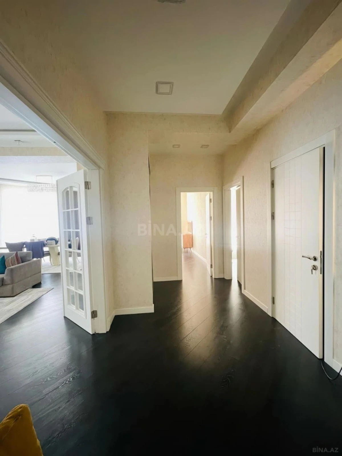 Kirayə verilir 3 otaqlı mənzil 150 m²