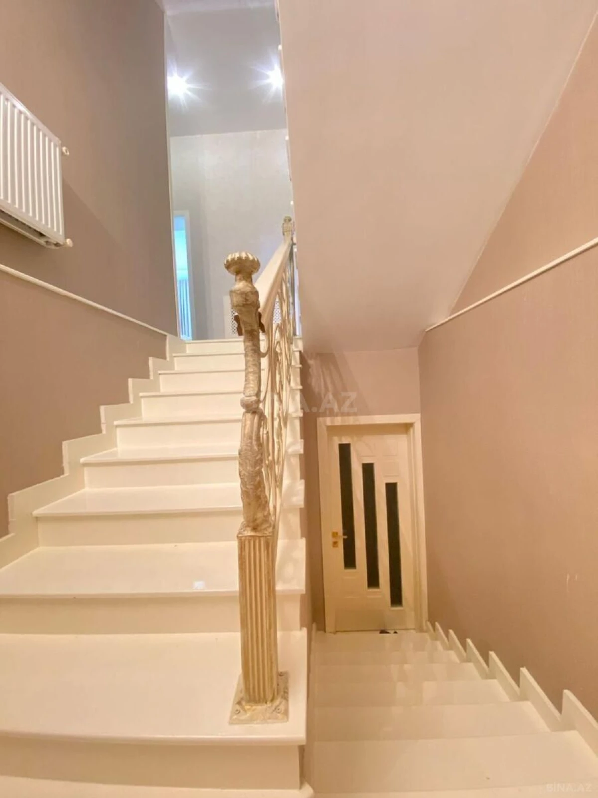 Satılır 7 otaqlı həyət evi 410 m²