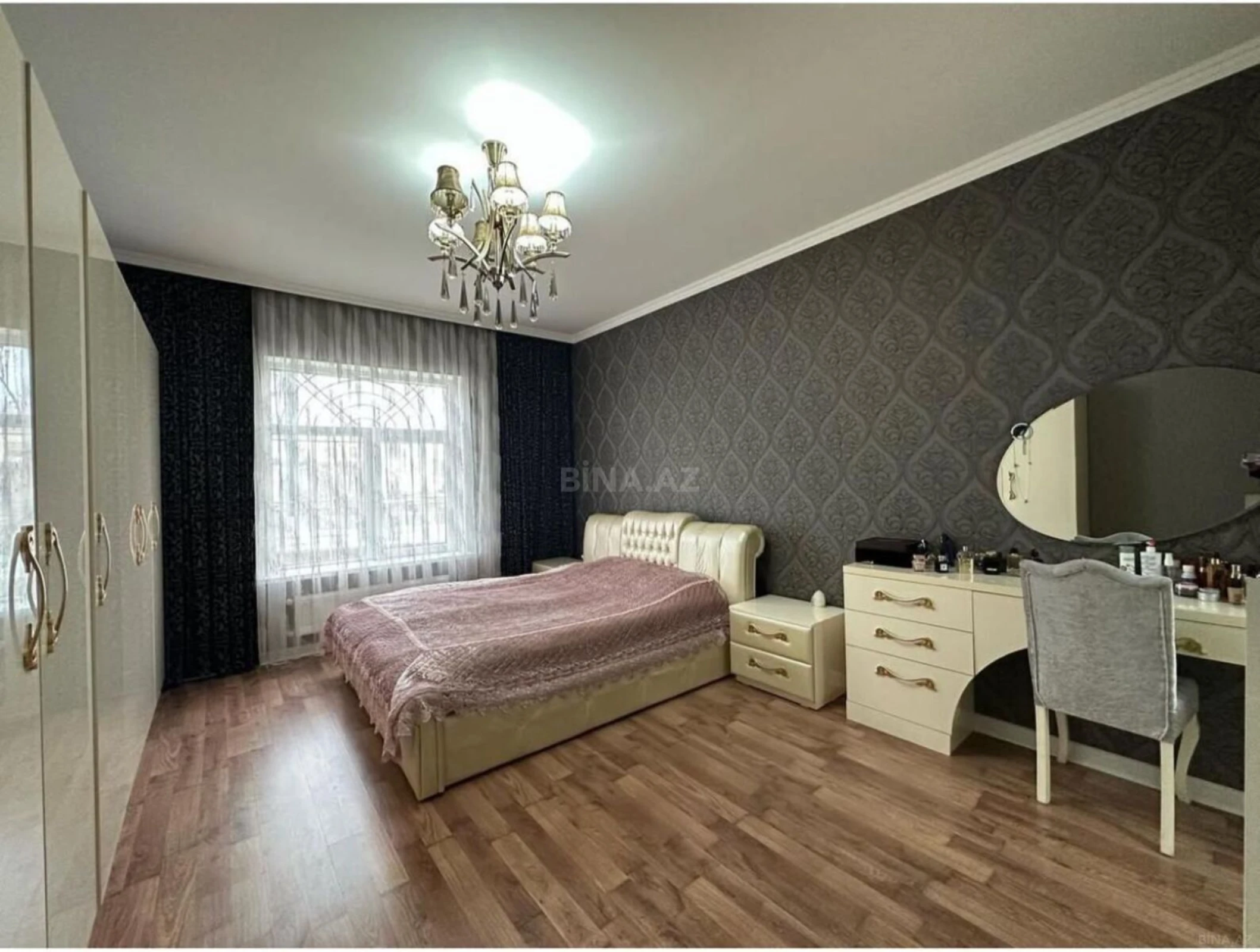 Satılır 7 otaqlı həyət evi 410 m²