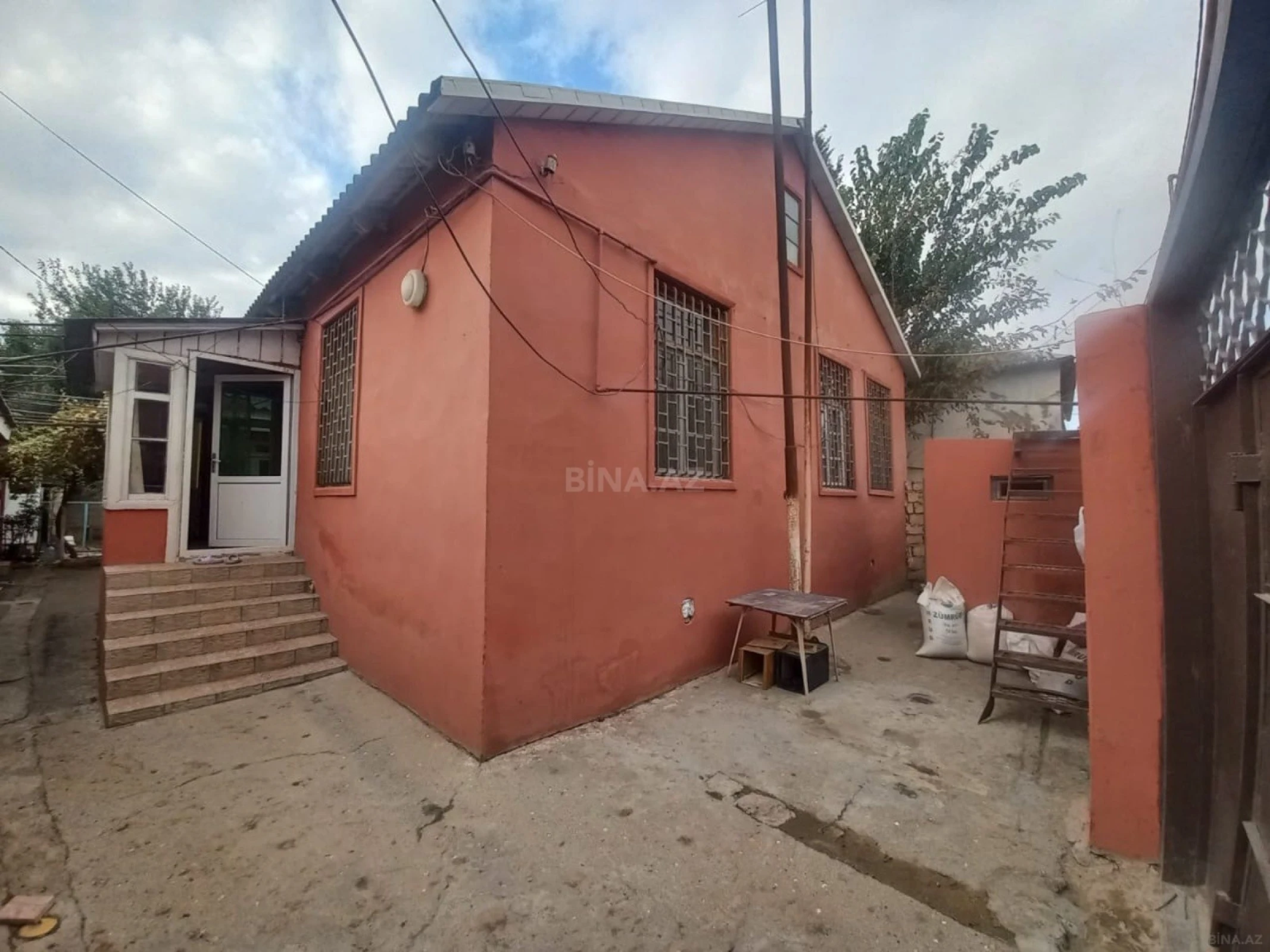 Satılır 5 otaqlı həyət evi 140 m²